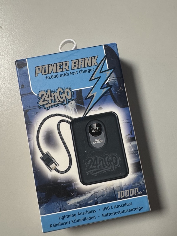 24nGo-Powerbank in der Verpackung mit Blitz-Motiv